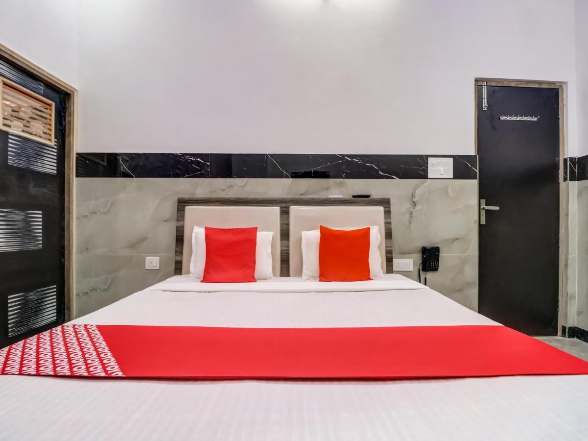OYO Flagship 83121 Hotel Rose Vip Saharanpur Exterior foto